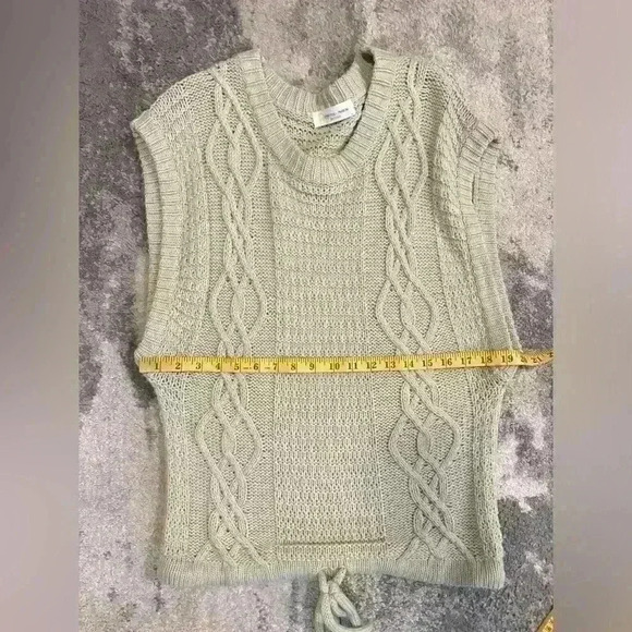 Women’s Green Passion & Purpose Sleeveless Sweater - Picture 4 of 6